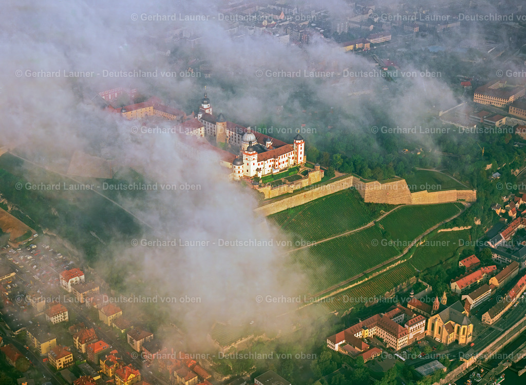 9200815 | von Wolken umgebene Festung Marienberg 1980, Würzburg