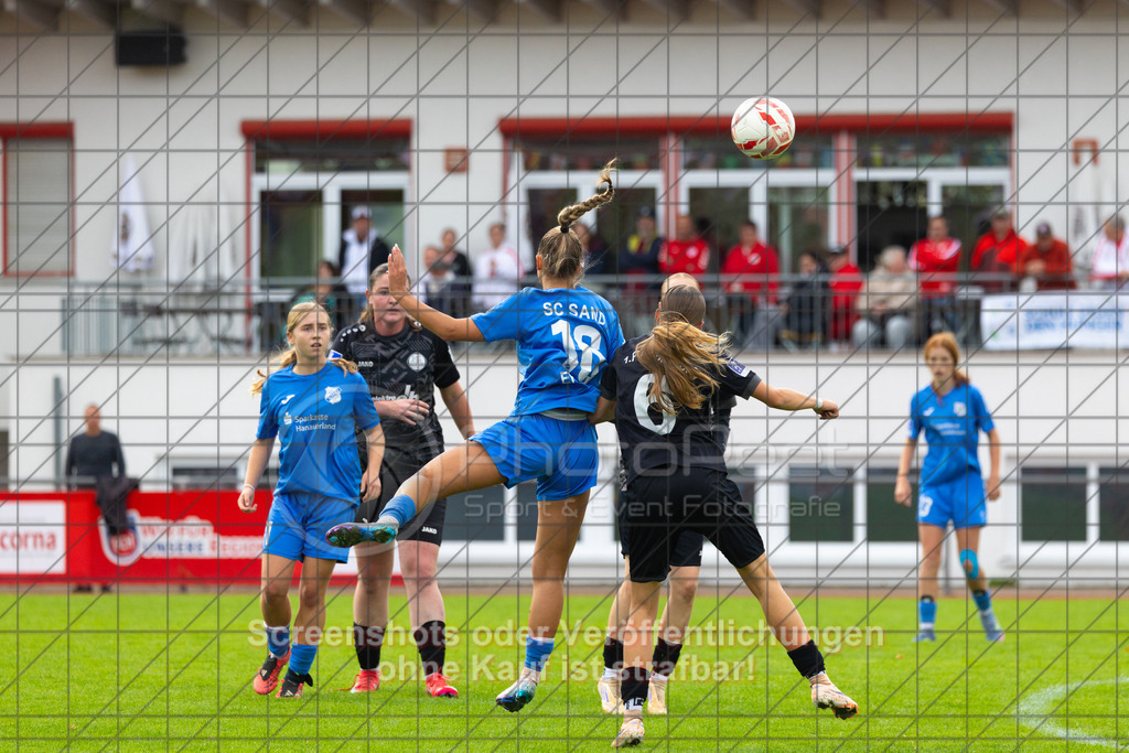 20261010_144319_0728_(c)_by_PhotoPeet | #,1.FC Donzdorf (schwarz) vs. SC Sand (blau), Fußball, EnBW-Oberliga B -Juniorinnen, 05. Spieltag, Saison 2026/2027, Rasenplatz Lautertal Stadion, Süßener Straße 16, 73072 Donzdorf, 10.10.2026 - 14:00 Uhr,Foto: PhotoPeet / Sport- &amp; Eventfotografie / Peter Harich