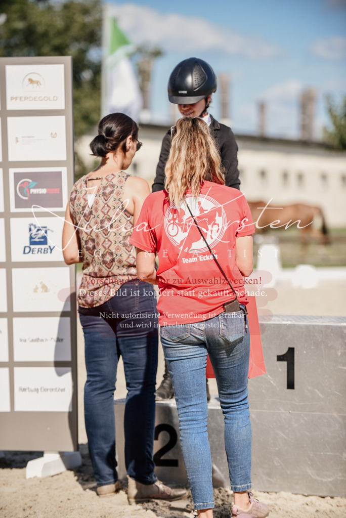 DSC_9826 | Pferde- und Turnierfotografie in Westsachsen. Pferdeportraits, Auftragszeichnungen und intuitive Kunst.