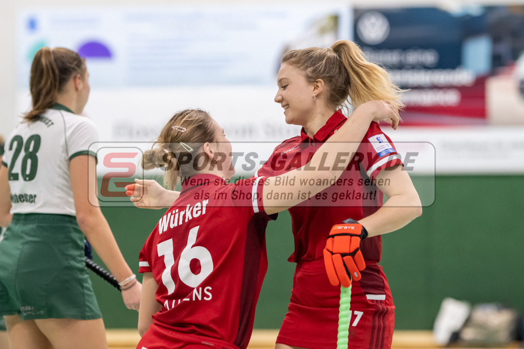 SFE_20230114_0056 | 1. Bundesliga Hockey Damen Rot-Weiss Köln - Uhlenhorst Mülheim am 14.01.2023 in Köln (KTHC Stadion Rot-Weiss Köln Tennis and Hockey Club), Photo: Stephan Fehrmann 2022 (Sports-Gallery),Camille Nobis ( Rot-Weiss Köln #17 ) ,Pia Maertens ( Rot-Weiss Köln #35 )
