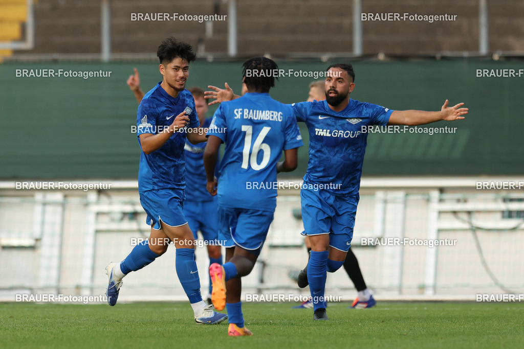 SB_KFCBAU_20250815_4063.JPG -  - KFC Uerdingen - SF Baumberg - Oberliga Niederrhein | Krefeld, Deutschland, 15.08.25: Shoyo Akaogi (SF Baumberg) Torjubel, jubelt mit seiner Mannschaft nach dem Treffer zum 0:1 während des Oberliga Niederrhein Spiels zwischen KFC Uerdingen - SF Baumberg in der Grotenburg Stadion am 15. August 2025 in Krefeld, Deutschland. (Foto von Stefan Brauer/Brauer-Fotoagentur)