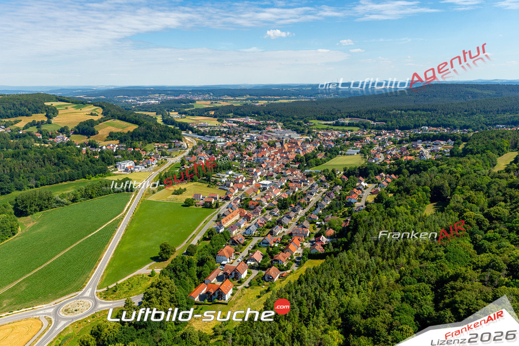 Das Luftbild zeigt :  Weismain - Die Luftaufnahme wurde 2023 vom UL-Flugzeug aus erstellt ( keine Drohne ) - Hochauflösende Luftaufnahme - Für grossformatige Ausdrucke geeignet. Die Geschenkidee !Mit Lizenz und Bildrechte bestellbar