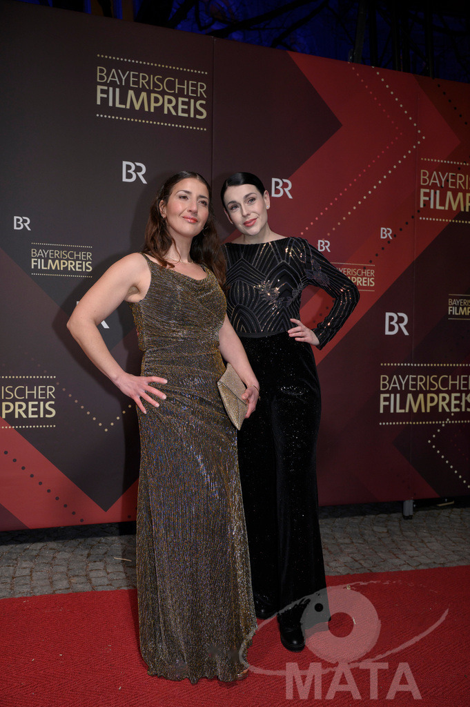 _DWI4761 | Gonca de Haas und Anita Eichhorn bei der Verleihung des 47. Bayerischen Filmpreises 2026  im Prinzregententheater. München, Deutschland. Der Bayerische Filmpreis wird seit 1979 von der Bayerischen Staatsregierung verliehen, um die Bedeutung des Kinofilms als Kulturgut herauszustellen - Realisiert mit Pictrs.com