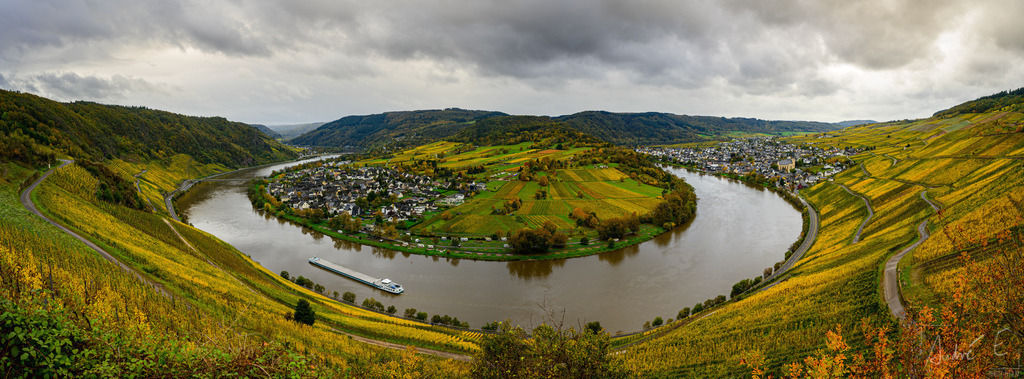 Moselschleife zwischen Wolf und Kröv | Online Foto-Shop von André Engelhardt, Filmemacher und Fotograf. Fine Art Prints, Kunstdrucke, Fotogeschenke, Souvenirs von Mosel, Rhein und mehr. 