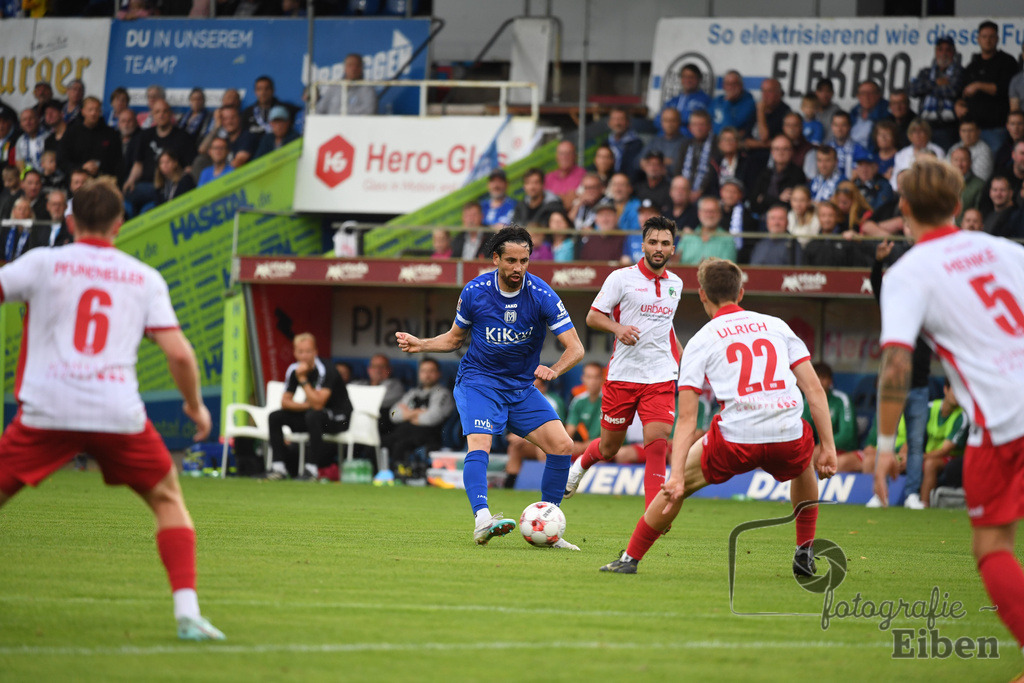 SV Meppen-VfB Lübeck | Herren Regionalliga Nord; SV Meppen (blau)-VfB Lübeck (weiß) am 01.08.2025 in Meppen (Hänsch-Arena), Photo: Philip Eiben 2025 - Realisiert mit Pictrs.com