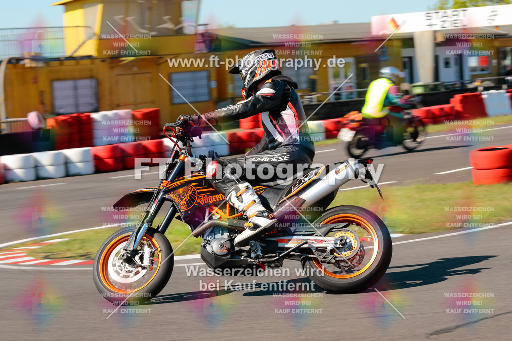 Moto-TeamOBK-21689 | Hier findet Ihr Bilder von Touristenfahrten auf der Nürburgring Nordschleife oder von anderen Veranstaltungen die ich besucht habe. Viel Spass beim Durch Schauen 