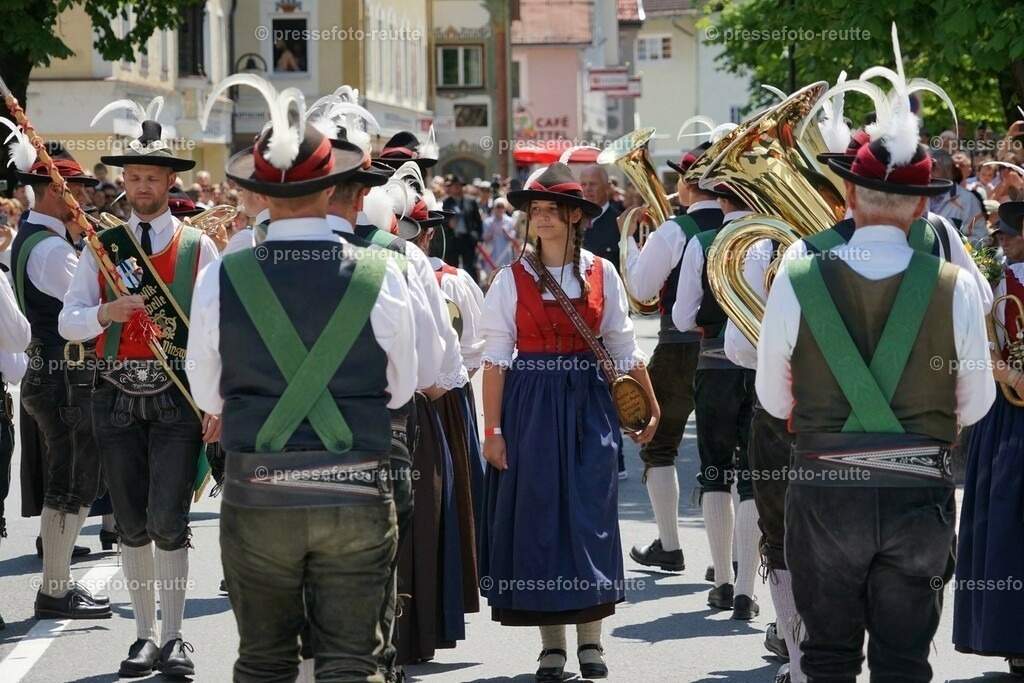 32c-PINSWANG2-Bundesmusikfest-2023-Juni16-Reutte-DSC06800 | Info aus dem Bezirk Reutte/Ausserfern Tirol sowie eine umfangreiche Bilddatenbank über die gesamte Region: Lechtal, Talkessel Reutte, Tannheimertal, Zwischentoren. Lech, Plansee, Zugspitze, Grenztunnel, B179, Fernpassstraße, Verkehr, Lawinen, Tradition, - Realisiert mit Pictrs.com