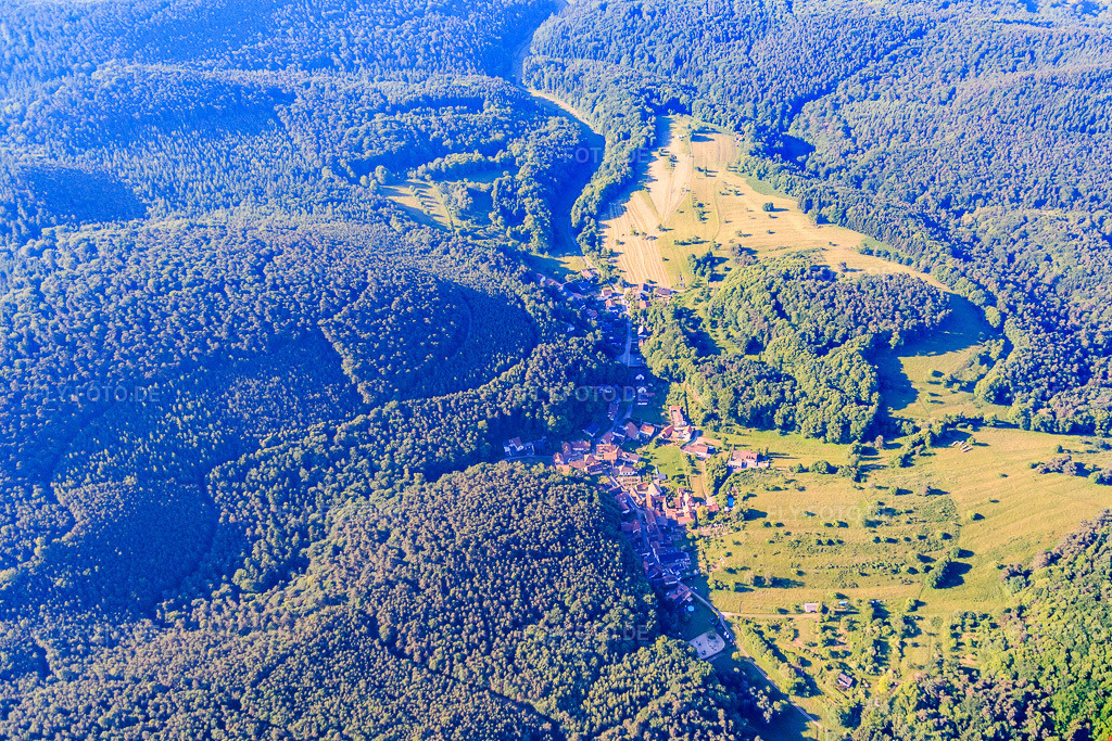 Luftbild: Anbachtal aus Norden im Ortsteil Blankenborn in Bad Bergzabern im Bundesland Rheinland-Pfalz in Deutschland. Foto: IMG_080064.jpg vom 05.06.2015 durch Werner Riehm/FLY-FOTO.de