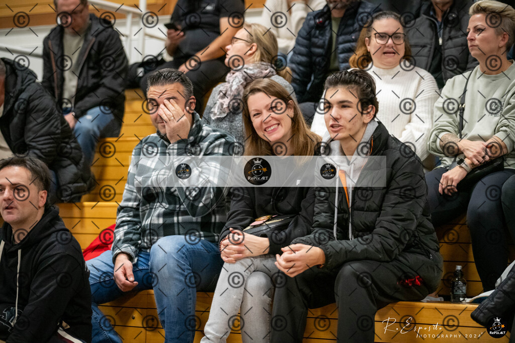 20241123_FCR-Hallenturnier-C_1_084 | Sport und Naturfotografie von Roberto Esposito zeigt echte Momente Bewegung und die Schönheit der Natur. Ausdrucksstarke Bilder schaffen Emotionen.