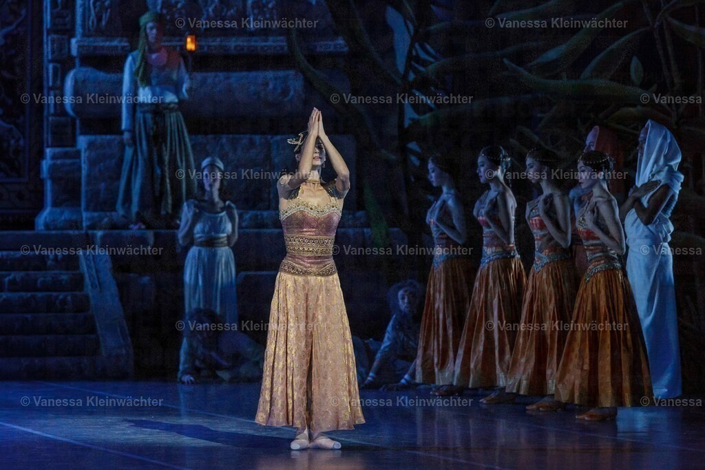  Ballett "La Bayadère" (Fotoprobe) in der Staatsoper unter den Linden | Berlin, 02.11.2018: Fotoprobe des Balletts "La Bayadere" in der Staatsoper Unter Den Linden.  - Realisiert mit Pictrs.com