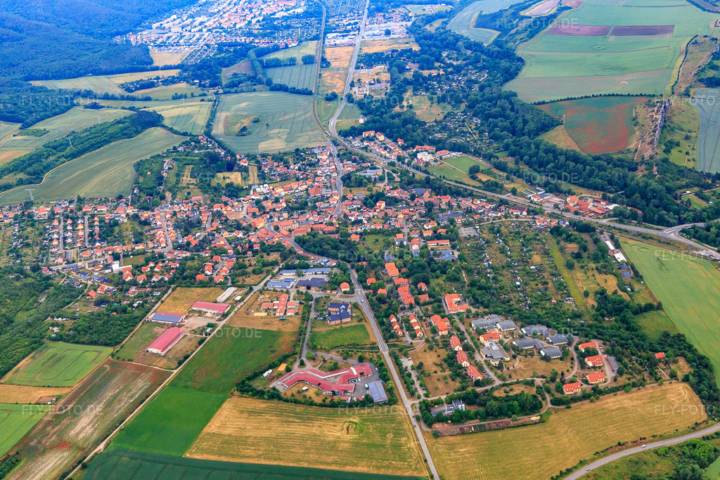 Luftbild: Ortsansicht von Osten mit Evangelische Stiftung Neinstedt im Ortsteil Neinstedt in Thale im Bundesland Sachsen-Anhalt in Deutschland. Foto: IMG_136365.jpg vom 16.06.2023 durch Werner Riehm/FLY-FOTO.de:: Evangelische Stiftung Neinstedt