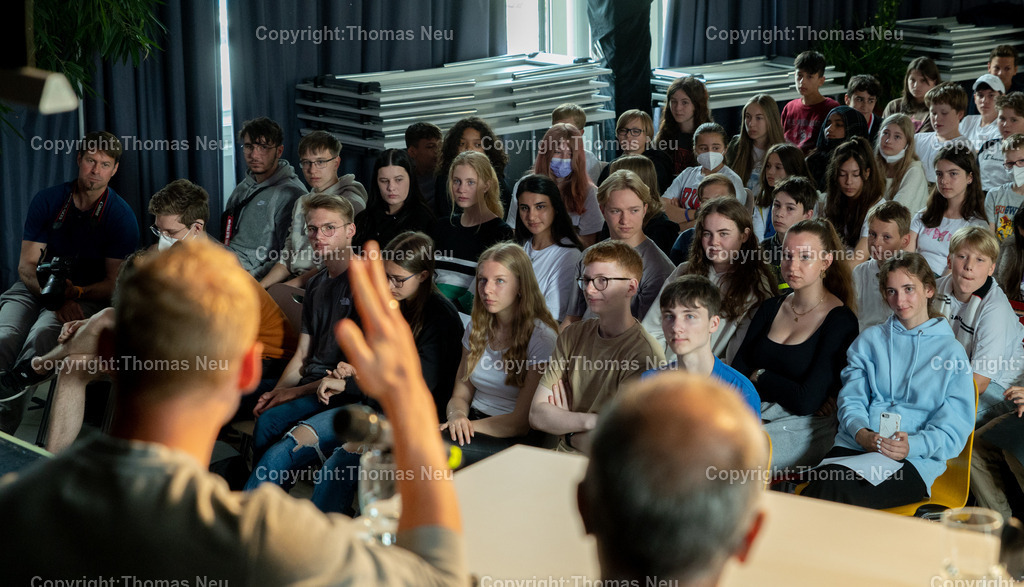 DSC_8902 | bbe, Bensheim, Goethegymnasium, Besuch von Sebastian Rode mit Fragerunden und Autogrammstunde, ,, Bild: Thomas Neu