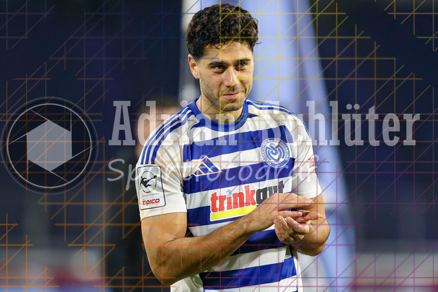 MSV Duisburg vs SV Waldhof Mannheim - 3. Liga | Duisburg, Deutschland, 07.11.25:   Mert Göckan (MSV Duisburg) Schlussjubel, jubelt nach dem Sieg waehrend des Spiels der 3. Liga MSV Duisburg vs SV Waldhof Mannheim in der schauinsland-reisen-arena(Foto von Brauer-Fotoagentur / Adrian Schlueter)