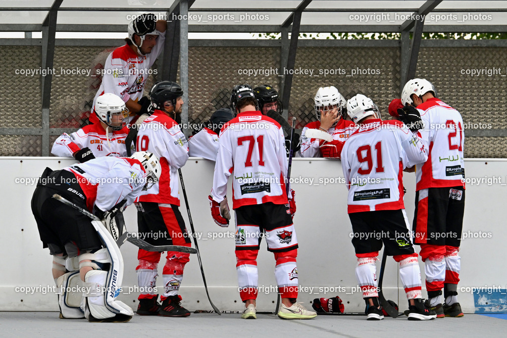 SV ASKÖ Ballhockey Villach vs. Ultras Spittal | HSC Zwa Spielerbank, #1 Boschitz Anton HSC Zwa, #48 Krall Felix HSC Zwa, #71 Haller Bastian HSC Zwa, #91 Tassotti Pascal HSC Zwa, #21 Stanossek Gerald HSC Zwa, SV ASKÖ Ballhockey Villach vs. Ultras Spittal, SV ASKÖ Ballhockey Villach vs. Ultras Spittal am 10.05.2026 in Villach (Alpen Arena ), Austria, (Photo by Bernd Stefan)