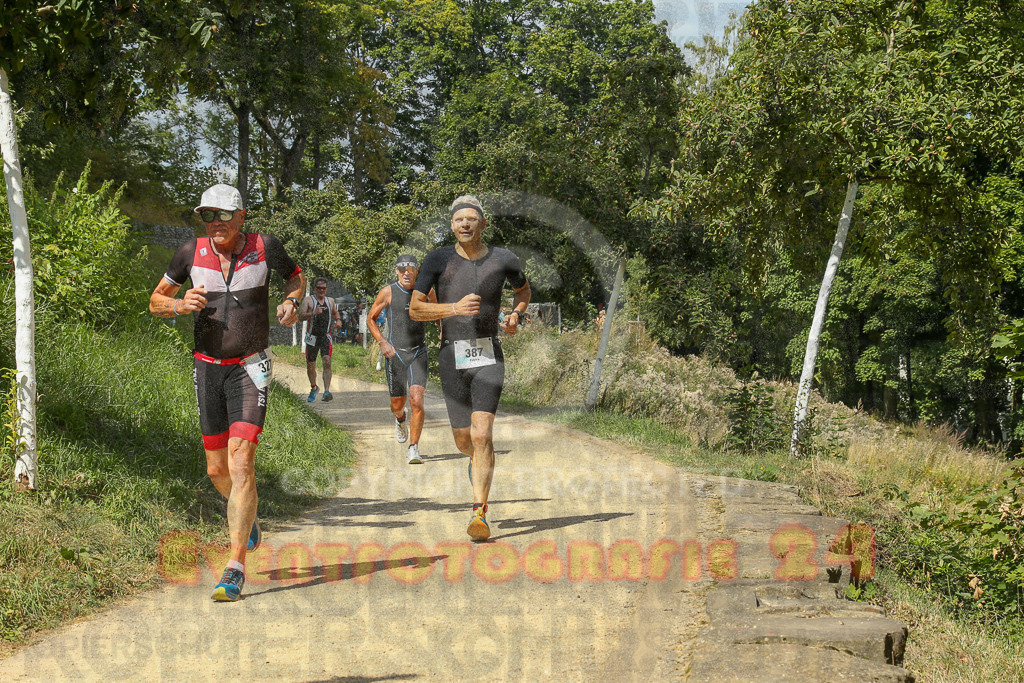 250824_1332_EX1_2759 | Sportfotografie im Rhein-Sieg Kreis, Köln, Bonn, NRW, Rheinland Pfalz, Hessen, etc. Unser Tätigkeitsfeld umfasst den Laufsport vom Volkslauf über den Marathon, Duathlon, Triathon bis zum Ultralauf wie Kölnpfad Ultra oder Schindertrail.