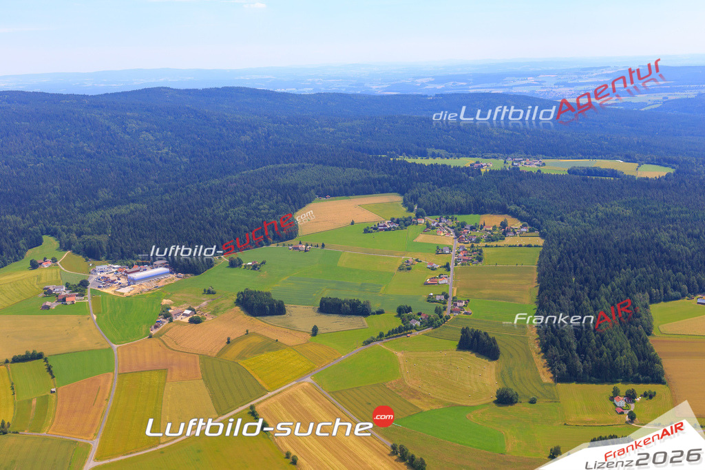 Die Luftaufnahme Haselbrunn - Pullenreuth wurde vom UL-Flugzeug (keine Drohne) aus fotografiert.Hohe Druck- Auflösung-die Geschenkidee!