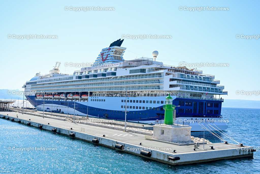 Kroatien_ Split_ 21.07.2025-14 | 21.07.2025, Kroatien, HRV, Split, Hafen, im Bild  Themenbild, Stadtansichten, Schiff, Kreuzfahrtschiff, TUI, Hafen, Anker, Meer, Adria, Touristen, Tourismus, Feature, SymbolbildSplit zweitgroesste Stadt Kroatiens. Die Stadt ist Verwaltungssitz der Gespanschaft Split-Dalmatien 