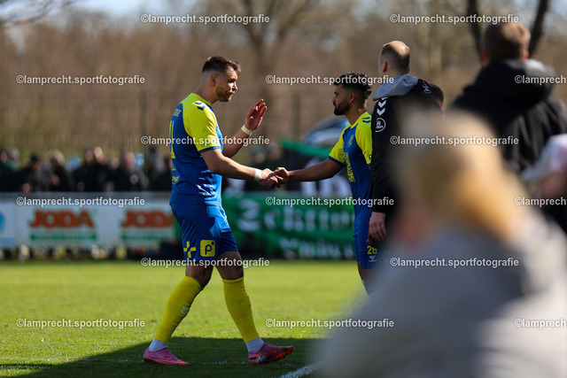 Fußball I Herren I Saison 2025-2026 I SHFV-Lotto-Pokal I Halbfinale I SV Todesfelde - VfB Lübeck 073 | v.l. Morten Liebert (11, SV Todesfelde), Noah Awuku (28, SV Todesfelde) - Realisiert mit Pictrs.com
