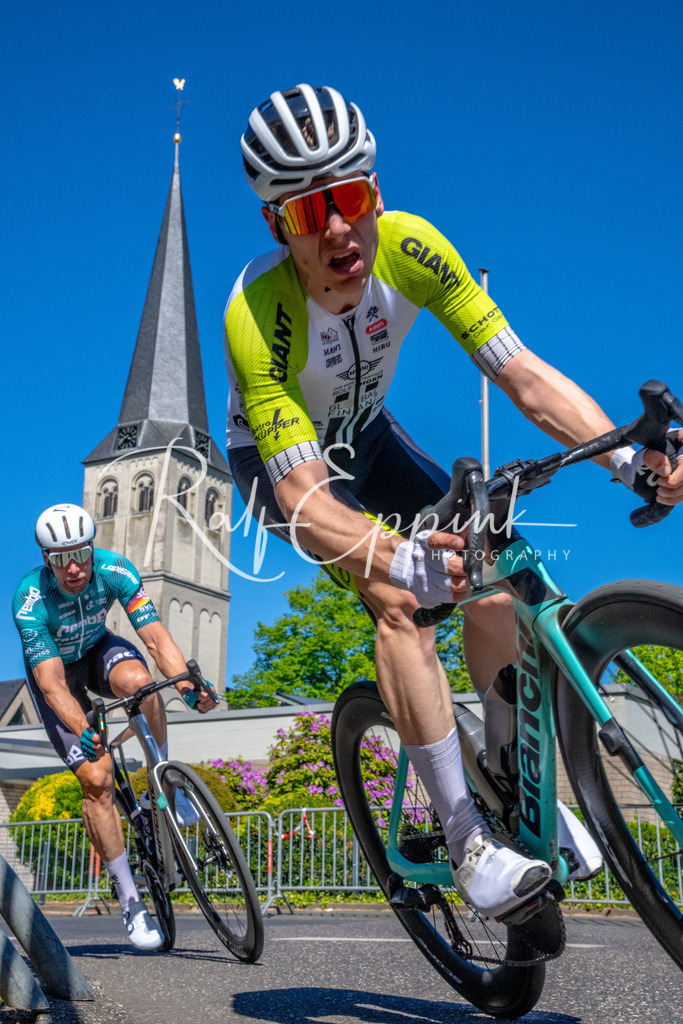 Spurt in den Mai 2026 - Großer Preis der Sparkasse Neuss | Annual one-day road cycling race "Großer Preis der Sparkasse Neuss" held in Büttgen, Germany, organized by VfR Büttgen 1912 e.V. The event features multiple races across all age categories from U11 youth to Elite men. - Realisiert mit Pictrs.com