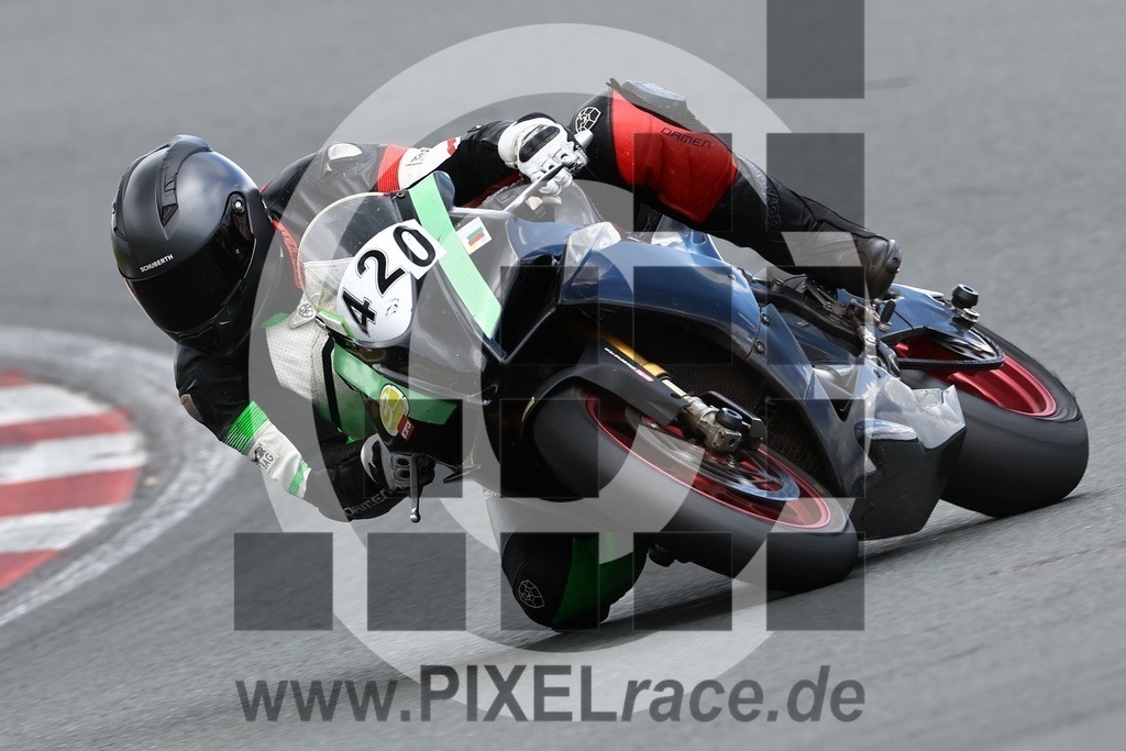 0420-20240617_01909 | Schöne Erinnerungen an spannende Momente - das festzuhalten ist unser Job. PIXELrace.de ist seit 2003 auf den Rennstrecken Europas unterwegs um die Action draußen beim Fahren und die wunderbare Stimmung imm Fahrerlager für euch einzufangen.