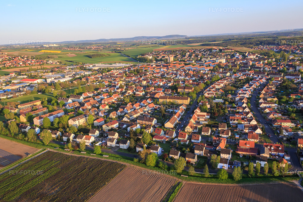 Luftbild: Ortsansicht von Nordwesten im Ortsteil Sickershausen in Kitzingen im Bundesland Bayern in Deutschland. Foto: IMG_088065.jpg vom 06.05.2016 durch Werner Riehm/FLY-FOTO.de