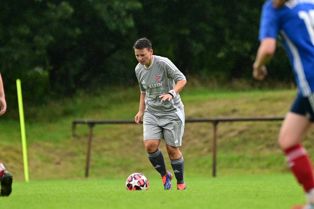 Fußball I Frauen I Saison 2025-2026 I Bezirkspokal I Qualifikation I TSV Stelle - TuS Fleestedt | Der Sportfotograf. - Realisiert mit Pictrs.com