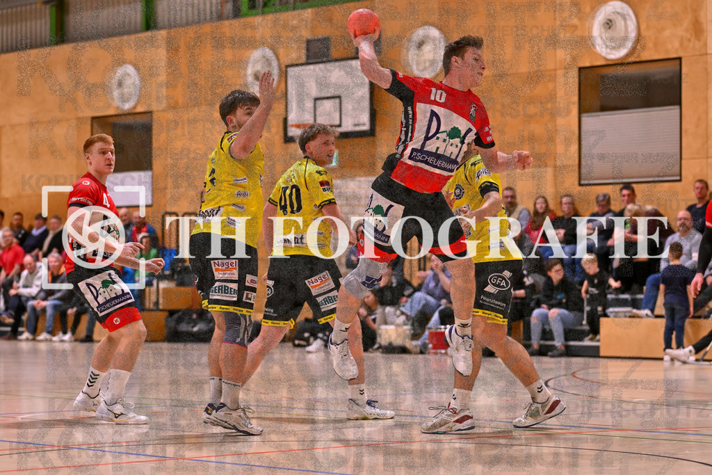 GER, SG Maulburg/Steinen - SG Koendringen/Teningen 2, Handball, Landesliga, 21. Spieltag, Saison 2023/2024, 23.03.2024 | Mika Buelow (SG Maulburg/Steinen, #10) am Kreis, Andreas Buehler (SG Koendringen/Teningen 2, #03) kann ihn nicht stoppen.

GER, SG Maulburg/Steinen - SG Koendringen/Teningen 2, Handball, Landesliga, 21. Spieltag, Saison 2023/2024, 23.03.2024

Foto: TH Fotografie/Thomas Hess