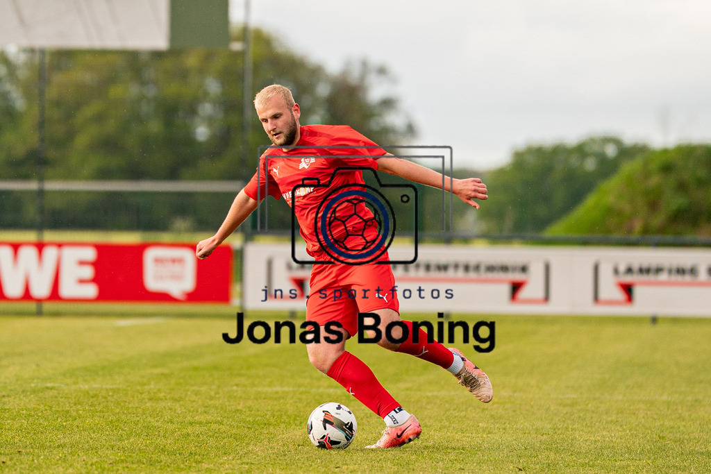 Fußball I Herren I Saison 2025-2026 I Kreisliga VEC I 27. Spieltag I VFL Oythe II - TUS Neuenkirchen I 03455 | jns.sportfotos - Realisiert mit Pictrs.com