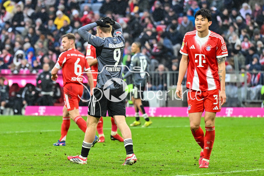 FC Bayern München - Eintracht Frankfurt | MUNICH, GERMANY - 21. FEBRUARY: im Bild Jonathan BURKHARDT (Eintracht Frankfurt 9) der sich über eine vergebene Chance ärgert während dem Bundesligamatch zwischen dem FC Bayern München und der SG Eintracht Frankfurt am 23. Spieltag in der Allianz Arena / DFL REGULATIONS PROHIBIT ANY USE OF PHOTOGRAPHS AS IMAGE SEQUENCES AND/OR QUASI-VIDEO
