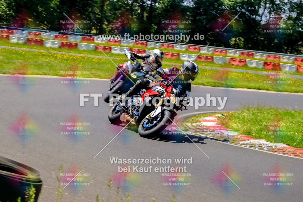 VBK-8022 | Hier findet Ihr Bilder von Touristenfahrten auf der Nürburgring Nordschleife oder von anderen Veranstaltungen die ich besucht habe. Viel Spass beim Durch Schauen 