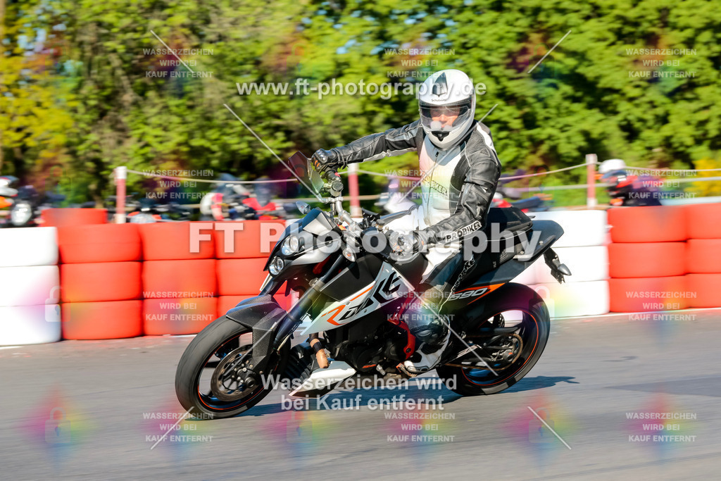 Moto-TeamOBK-21112 | Hier findet Ihr Bilder von Touristenfahrten auf der Nürburgring Nordschleife oder von anderen Veranstaltungen die ich besucht habe. Viel Spass beim Durch Schauen 