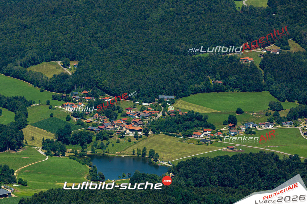 Die Luftaufnahme Ebenreuth - Thurmansbang wurde 2022 vom Flugzeug aus (keine Drohne) erstellt. Hohe Auflösung -für große Poster und Wandbilder geeignet - Garantiert!