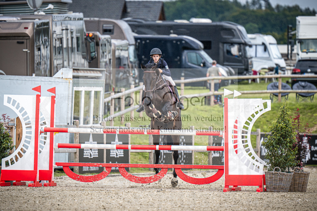DOS_3613 | Entdecke hochwertige Reitturnierfotos von Foto Oger. Professionell, emotional und authentisch – jetzt Lieblingsmomente im Shop bestellen.Deutschlandweite Turnierfotografie. - Realisiert mit Pictrs.com