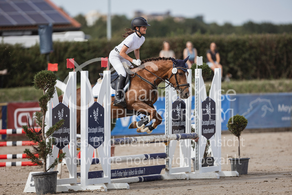 240629_LüPfSpTa_Stil-E-406 | Deine schönsten Turniermomente als professionelle Fotos! Entdecke hochwertige Pferdesport-Fotografie im Online-Shop. Jetzt Fotos finden & bestellen!