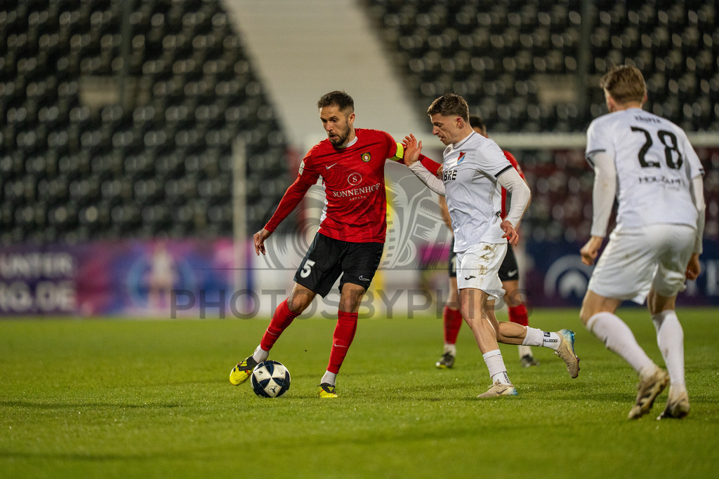 SG Sonnenhof Grossaspach vs. TSV Steinbach Haiger, Fussball, Regionalliga Suedwest, 25. Spieltag, 20.03.2026 | Volkan Celiktas (SG Sonnenhof Großaspach, #05),SG Sonnenhof Grossaspach vs. TSV Steinbach Haiger, Fussball, Regionalliga Suedwest, 25. Spieltag, 20.03.2026Foto: photosbyphips/Philip Ziegler