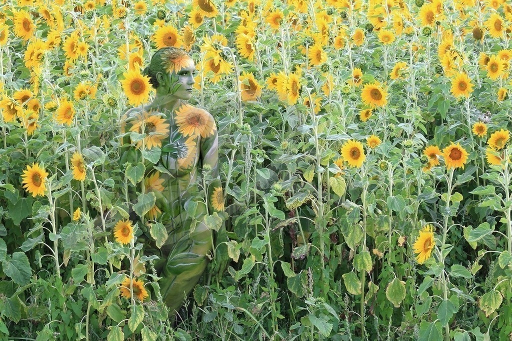 NatureArt-SUNFLOWERS_3180 | Ein Meer von Sonnenblumen | #001 | Modell: Sarah | Foto: Peter Bunn - Realisiert mit Pictrs.com