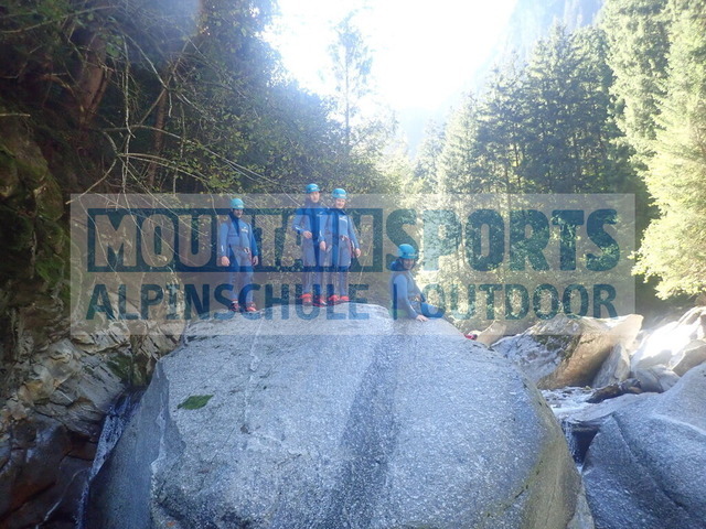 PC020078 | Bestelle die Bilder deines Berg- oder Wasser-Abenteuers mit Mountain Sports bequem von zu Hause aus direkt über unseren Online Fotoshop von pictrs.com. - Realisiert mit Pictrs.com