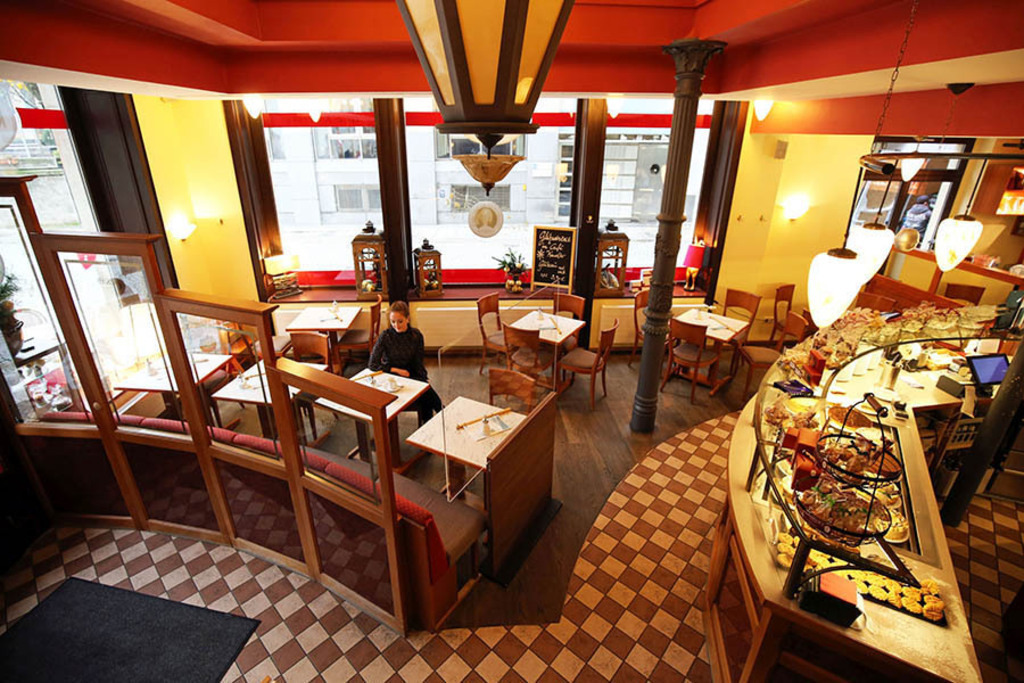 Bildlexikon Leipzig - Café Kandler im Teehaus | Das Team hinter BILDLEXIKON LEIPZIG bündelt historische wie aktuelle Informationen über die Stadt Leipzig in Text und Bild auf einer Plattform und stellt diese der interessierten Öffentlichkeit zur Verfügung.