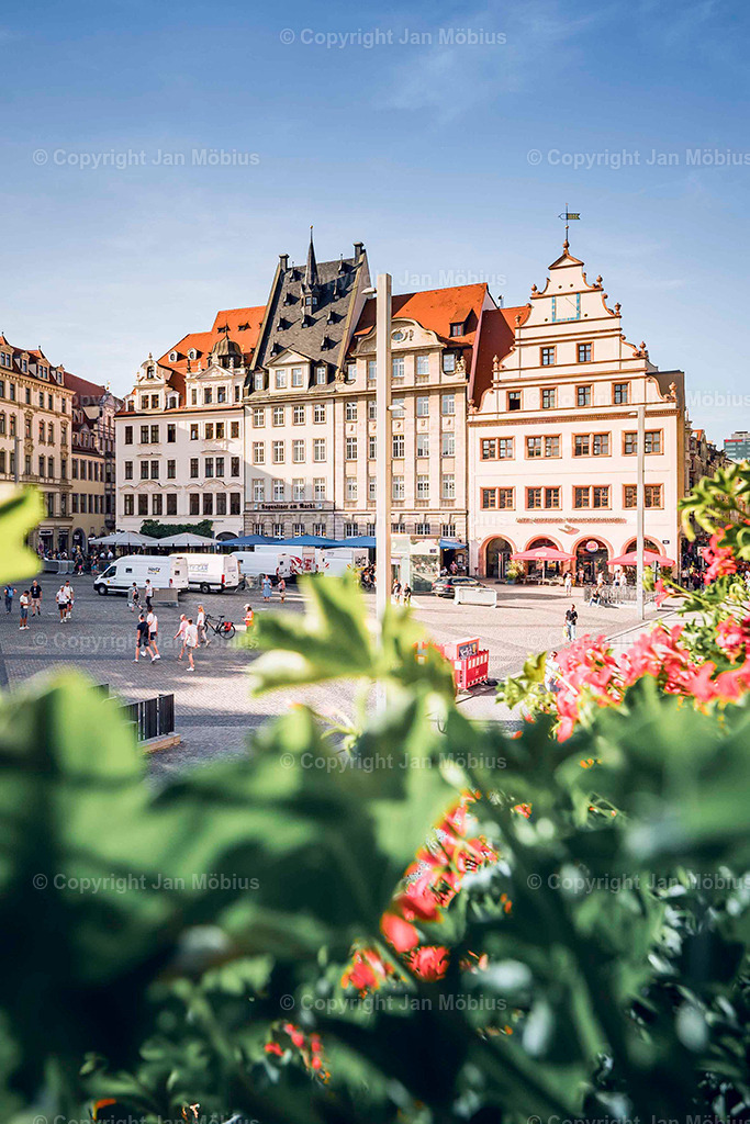 Marktplatz Leipzig | Der Marktplatz Leipzig ist das historische Herz der Stadt – voller Geschichte, architektonischer Eleganz und urbanem Leben. Zwischen dem Alten Rathaus, Märkten, Events und Straßenmusik pulsiert hier Leipzig pur. - Realisiert mit Pictrs.com