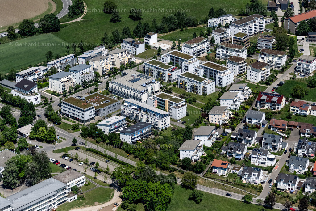 4027632 | ÜBERLINGEN 17.05.2020 Wohngebiet einer Mehrfamilienhaussiedlung am Hildegardring in Überlingen am Bodensee im Bundesland Baden-Württemberg, Deutschland. // Residential area of a multi-family house settlement on Hildegardring in Ueberlingen on Bodensee in the state Baden-Wuerttemberg, Germany. Foto: Gerhard Launer