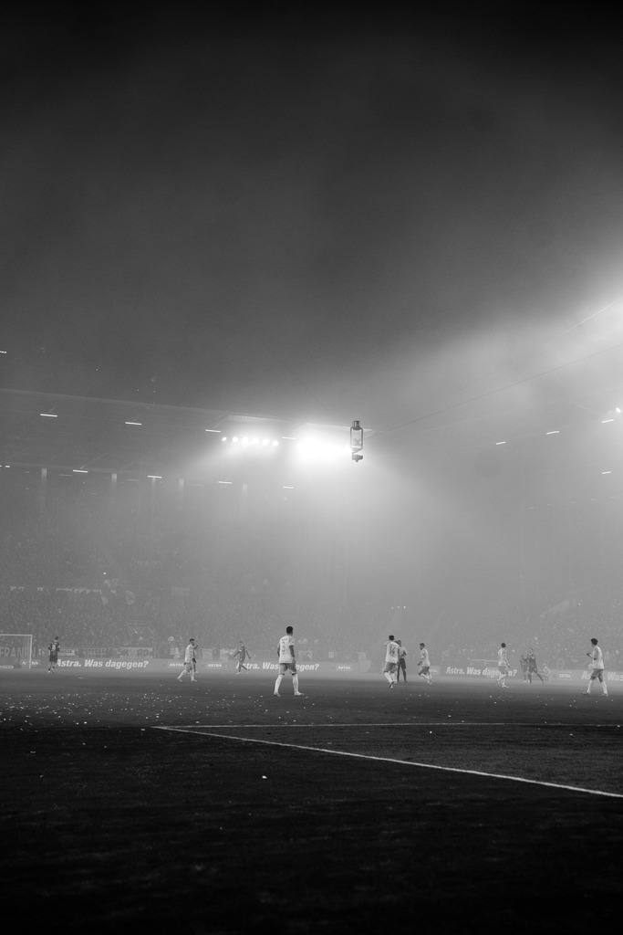 FCP08765 | Der offizielle Shop für FC St. Pauli Fotos. Wähle aus Spielszenen & Fanmomenten dein FCSP Wunschformat. Wir liefern Millerntor-Atmosphäre.
