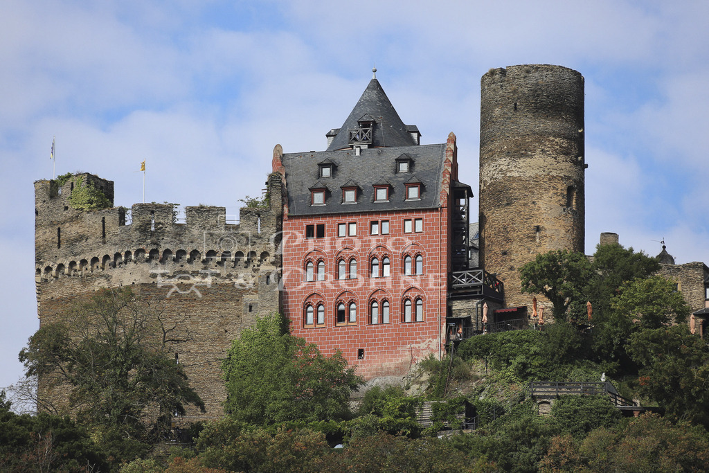 Schönburg-1280-2 | Die Burg ist nach ihren früheren Bewohnern, deren von Schönburg, benannt. Die Burg war eine Ganerbenburg mit vielen Besitzern und Eigentümern. - Realisiert mit Pictrs.com
