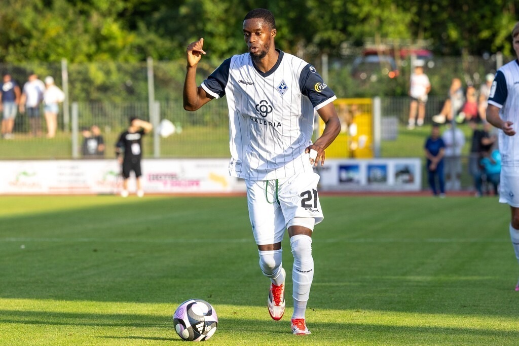 Al-Hilal SFC gegen Waldhof Mannheim; internationales Testspiel in Balingen***Bild: Adama Diakhaby (27, Mannheim) | Al-Hilal SFC gegen Waldhof Mannheim; internationales Testspiel in Balingen***Bild: Adama Diakhaby (27, Mannheim) - Realisiert mit Pictrs.com