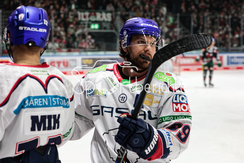 Augsburger Panther - Eisbaeren Berlin | Zachary BOYCHUK (EBB #89) freut sich ueber sein Tor zum 2-3 fuer die Eisbaeren