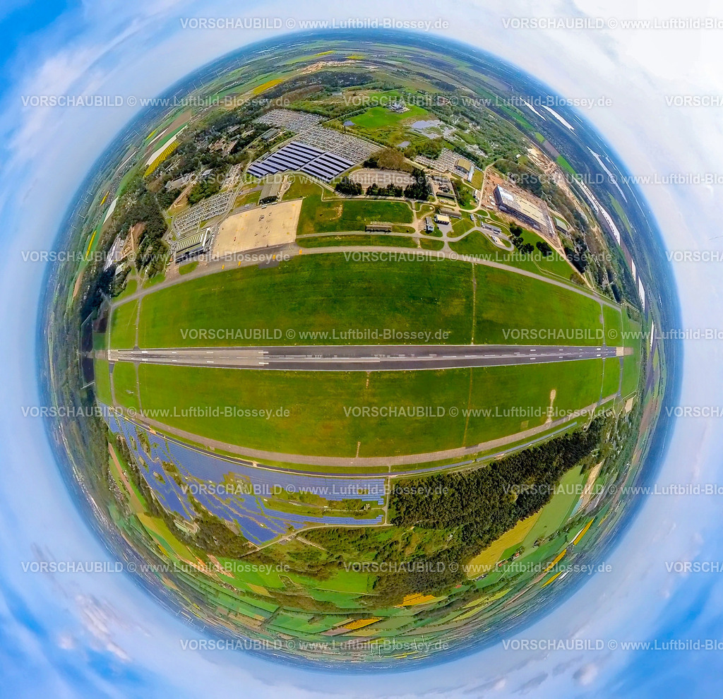Weeze240490041FlughafenNiederrheinRyanAir-2 | Luftbild, Flughafen Airport Weeze, Startbahn und Landebahn, Ryanair Fluggesellschaft, Solarpark und Terminal Abfertigungshalle, Parkplätze, Wiesen und Felder, Erdkugel, Fisheye Aufnahme, Fischaugen Aufnahme, 360 Grad Aufnahme, tiny world, little planet, fisheye Bild, Baal, Weeze, Niederrhein, Nordrhein-Westfalen, Deutschland