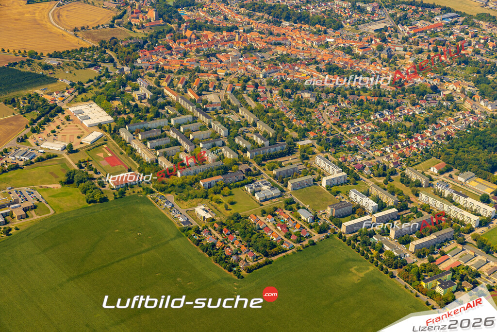 Luftbild der Stadt Querfurt - Die Luftaufnahme wurde 2025 vom UL-Flugzeug heraus erstellt ( keine Drohne ) - Hochauflösende Luftaufnahme - für professionelle Ausdrucke geeignet. Die Geschenkidee !Hier alle&nbsp;Infos zur Lizenzierung der LuftaufnahmeWir fliegen auch dieses Jahr wieder in Ihre Region um Luftbilder zu erstellen.- Luftbild anfragen