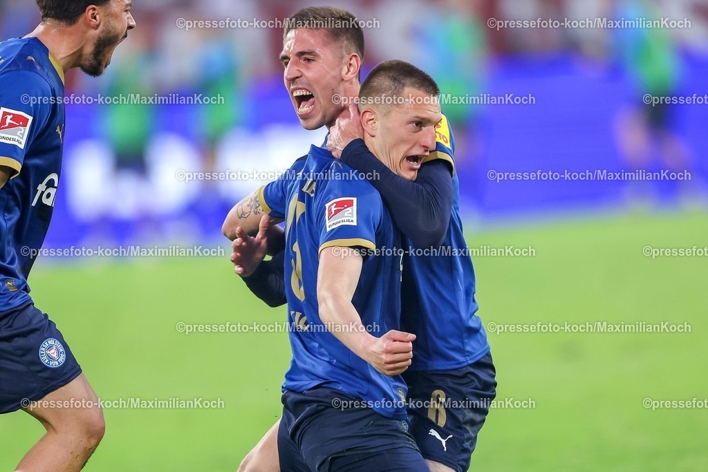 F9510042601098 | 10.04.2026, Fußball, Fortuna Düsseldorf - Holstein Kiel, 2. Fußball Bundesliga, Herren, Merkur Spiel-Arena, 29. Spieltag, Saison 2025 2026: Torjubel nach dem Tor zum 2:1 durch Torschütze Ivan Nekic&nbsp; (Holstein Kiel #13)  zusammen mit  Marko Ivezic&nbsp; (Holstein Kiel #06)  DFB regulations prohibit any use of photographs as image sequences and or quasi-video.