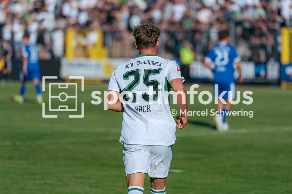 SSVg Velbert 02 – Borussia Mönchengladbach | Robin Hack (Borussia Mönchengladbach). Testspiel zwischen der SSVg Velbert 02 und Borussia Mönchengladbach in Velbert, 12.08.2026. Endstand: 0:8. sportimfokus / Marcel Schwering - Realisiert mit Pictrs.com