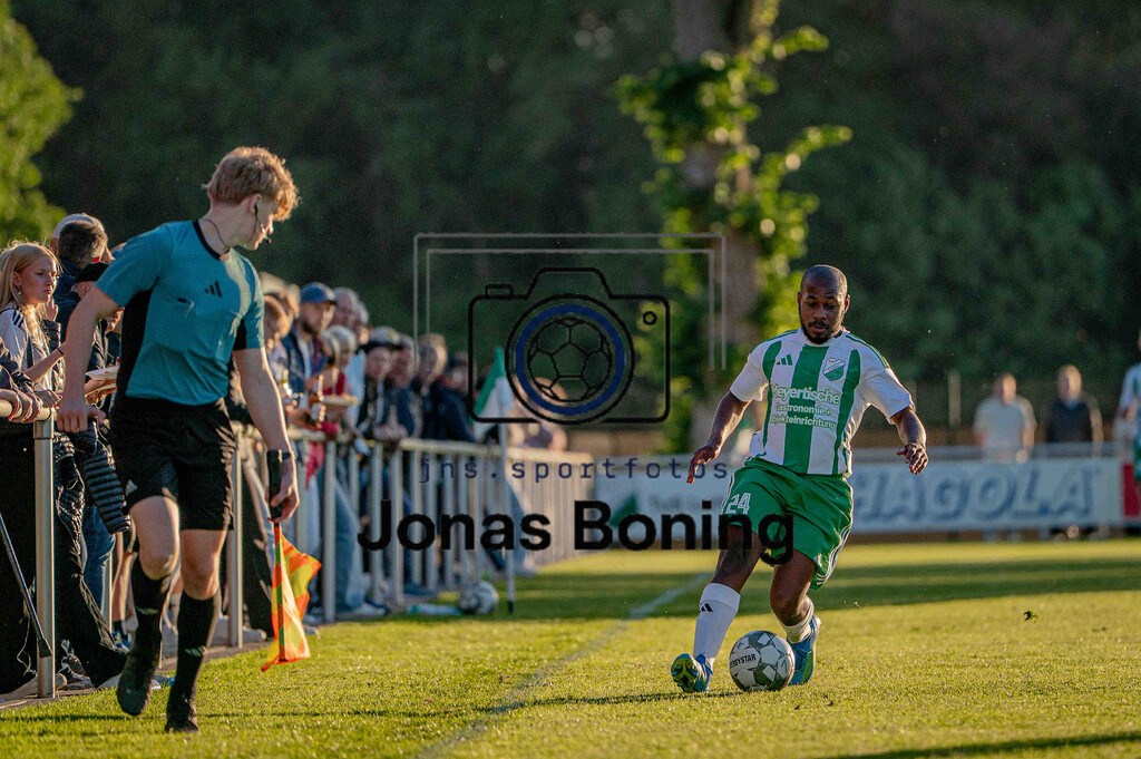 Fußball I Herren I Saison 2025-2026 I Bezirksliga Weser-Ems 4 I 20. Spieltag I TuS Lutten - VfL Oythe I 18381 | jns.sportfotos - Realisiert mit Pictrs.com