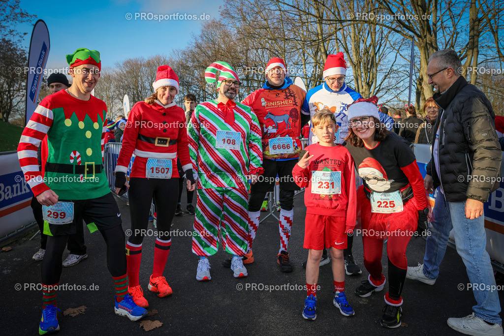 6. Bonner Nikolauslauf; Bonn, 14.12.2025 | Impressionen vom 6. Bonner Nikolauslauf am 14.12.2025 in Bonn (Nordrhein-Westfalen). 